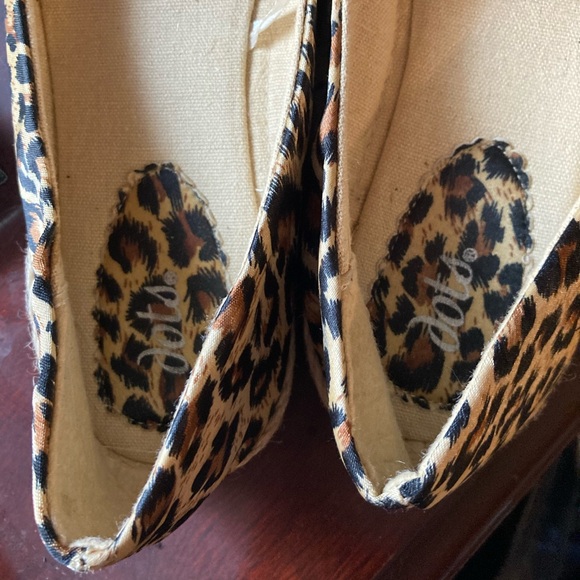 Leopard Open Toed Flats - Picture 2 of 3